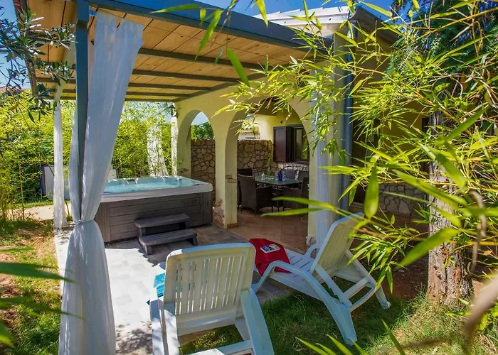 Lee House, Wi-Fi,Free Parking, Hot Tube