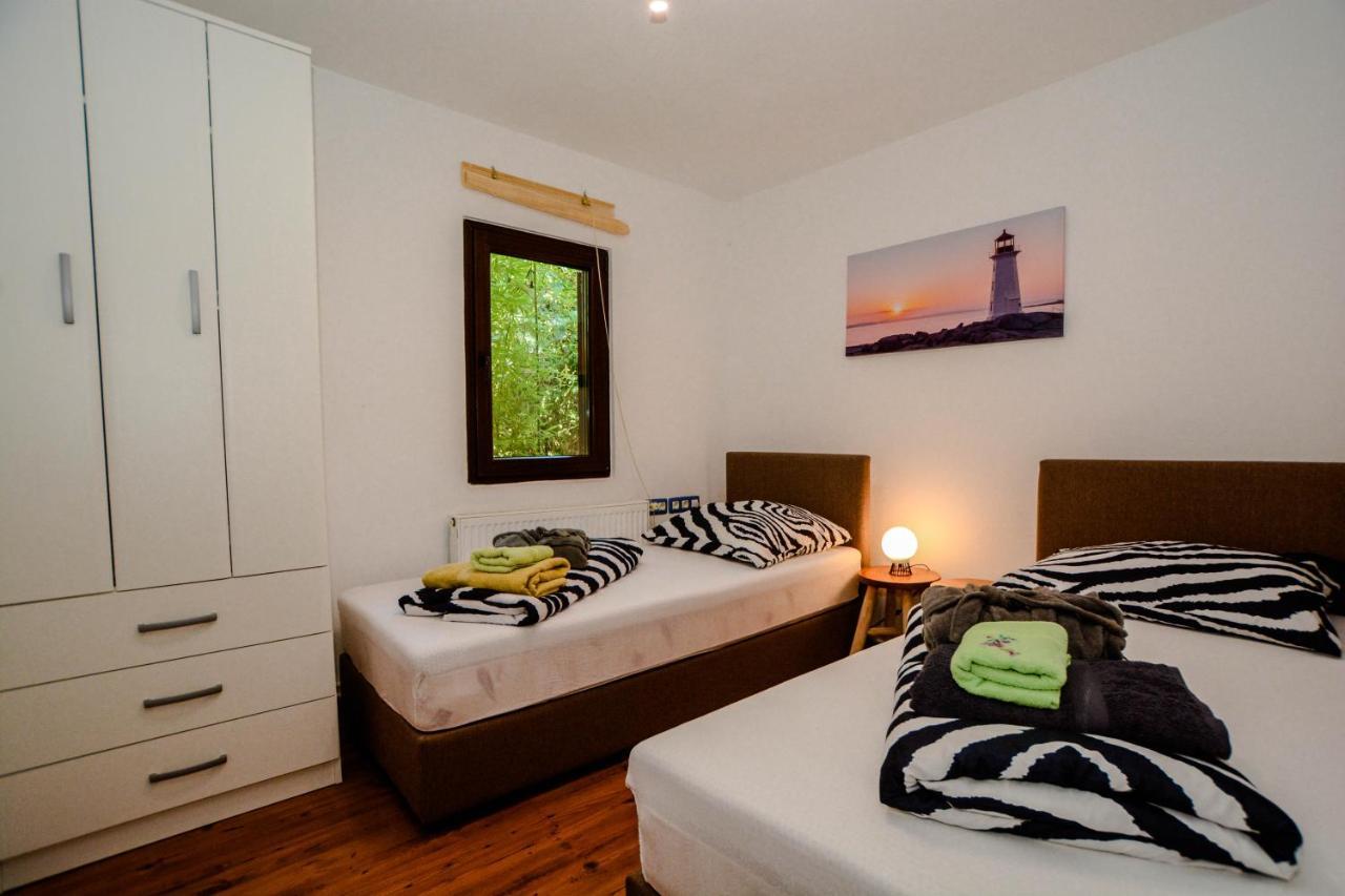 Prázdninový dům Lee House, Wi-fi,free Parking, Hot Tube Peroj