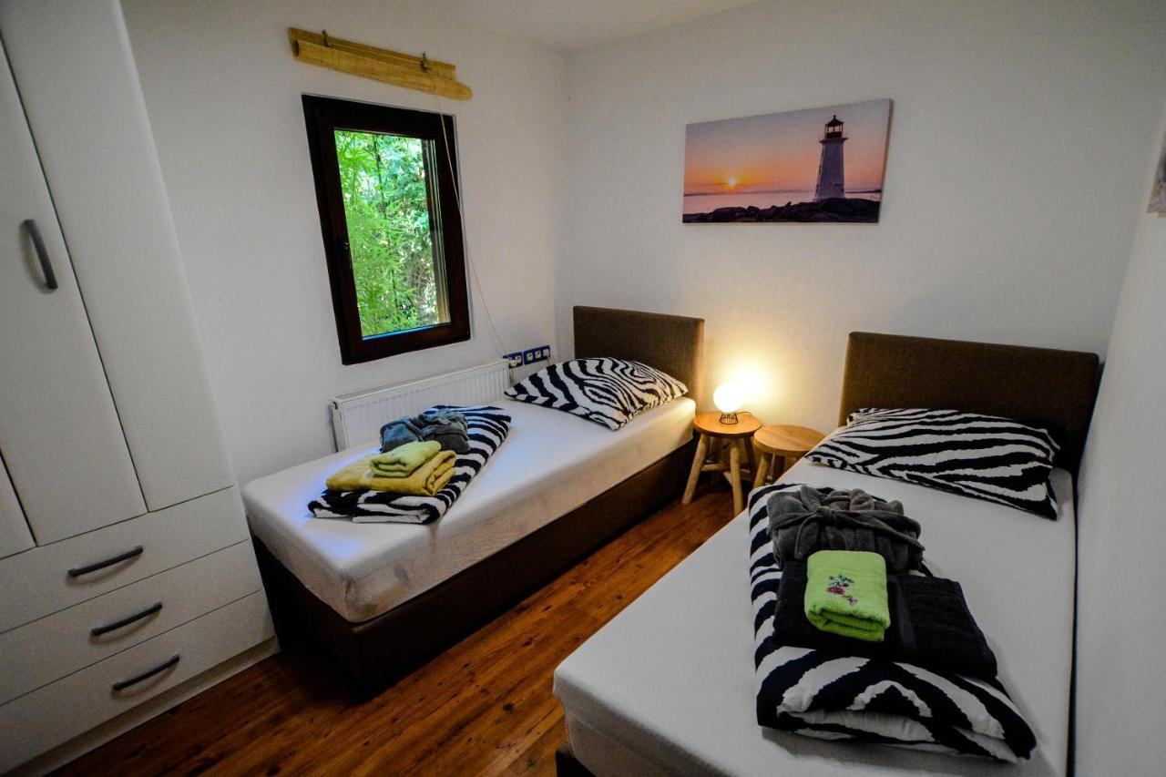 Lee House, Wi-fi,free Parking, Hot Tube Holiday home *
