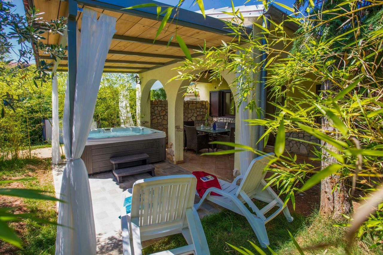Lee House, Wi-fi,free Parking, Hot Tube * Peroj