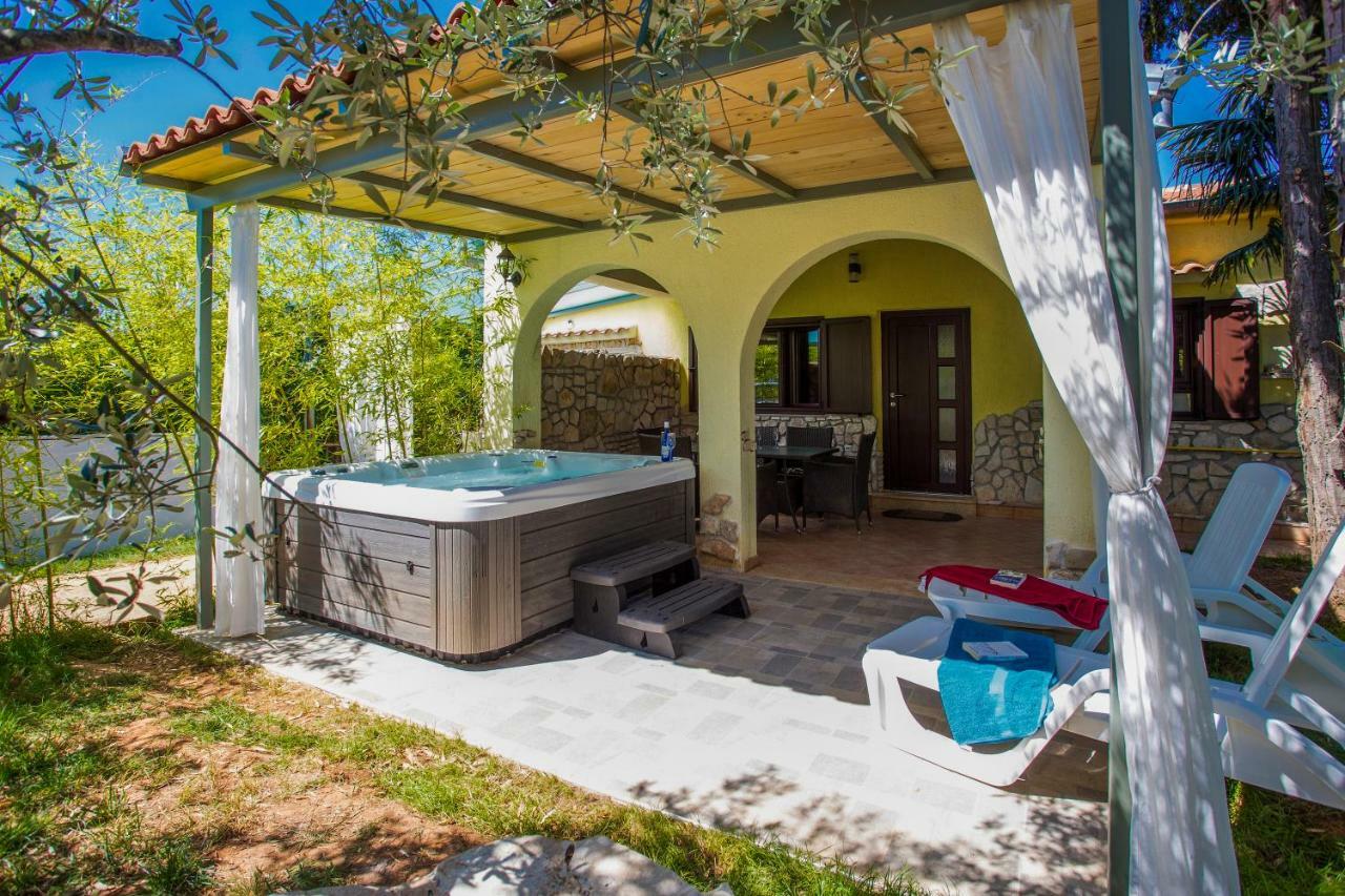 Holiday home Lee House, Wi-fi,free Parking, Hot Tube *