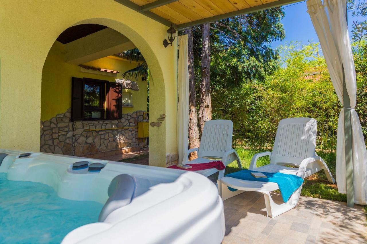 Lee House, Wi-fi,free Parking, Hot Tube Holiday home *
