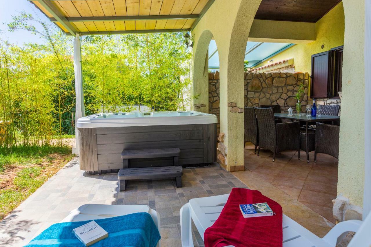 Prázdninový dům Lee House, Wi-fi,free Parking, Hot Tube Peroj