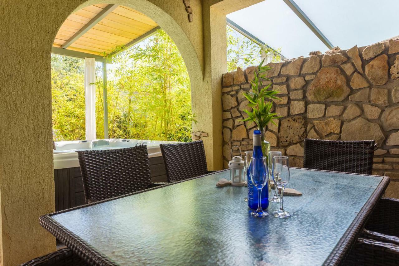 Lee House, Wi-fi,free Parking, Hot Tube Holiday home