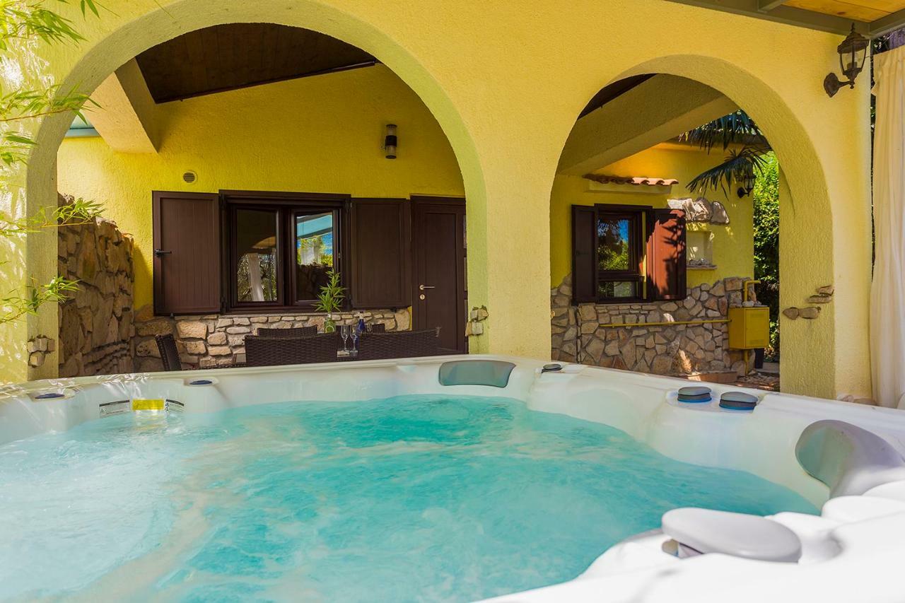 Lee House, Wi-fi,free Parking, Hot Tube Holiday home